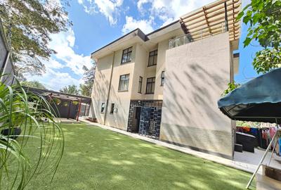 5 Bed House with En Suite in Lavington