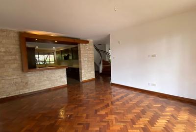 5 Bed Villa with En Suite in Runda