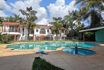 6 Bed House with En Suite in Nyari