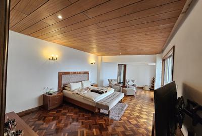 5 Bed Apartment with En Suite at 6Th Parklands