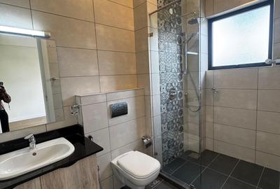 2 Bed Apartment with En Suite in Lavington