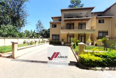 6 Bed Townhouse with En Suite in Lavington