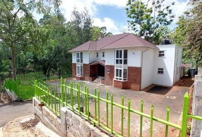 5 Bed House with En Suite at Rosslyn