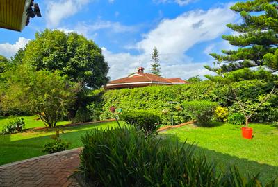 5 Bed House with En Suite in Runda - 3