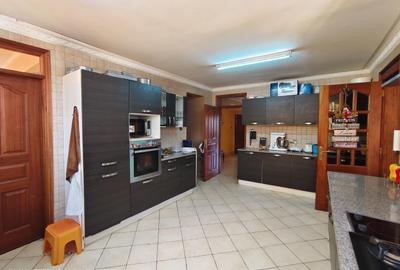 5 Bed Townhouse with En Suite at Lavington Green - 4