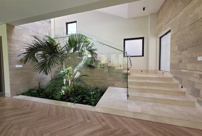 5 Bed Villa with En Suite in Westlands Area