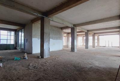 Commercial Property with Parking in Riverside