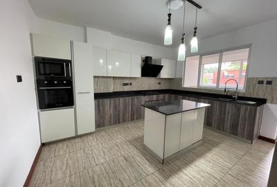 4 Bed Apartment with En Suite at General Mathenge