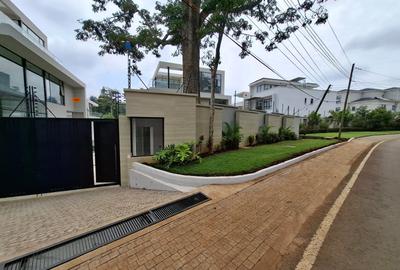 6 Bed Townhouse with En Suite in Lavington - 2