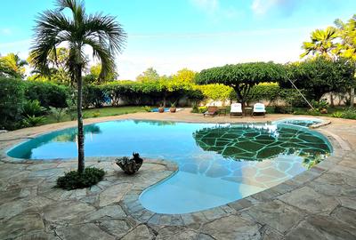 6 Bed Villa with En Suite in Diani