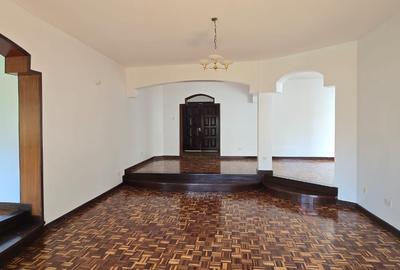 5 Bed Townhouse with En Suite in Nyari - 3