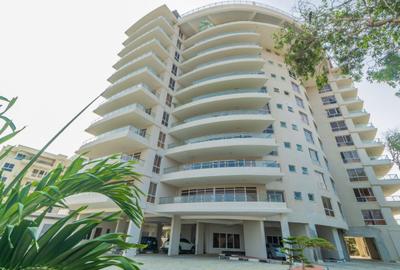 Serviced 4 Bed Apartment with En Suite at 2Nd Avenue - 3