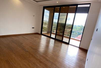 Serviced 4 Bed Apartment with En Suite in Spring Valley
