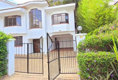 5 Bed Townhouse with En Suite at Riverside Garden