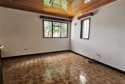 6 Bed House with En Suite at Whispers Avenue - 2