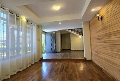 5 Bed House with En Suite in Runda - 2