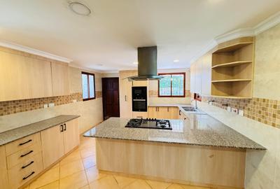 5 Bed Townhouse with En Suite at Spring Valley