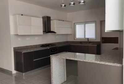 2 Bed Apartment with En Suite in Westlands Area - 4