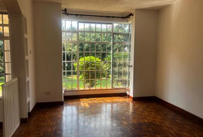 4 Bed Townhouse with En Suite in Rosslyn - 2