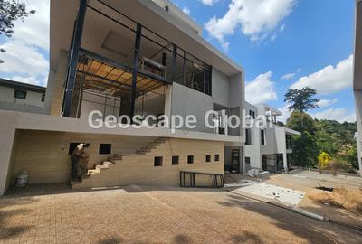 5 Bed Townhouse with En Suite in Lavington - 2
