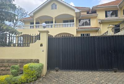 5 Bed Townhouse with En Suite at Chalbi Drive