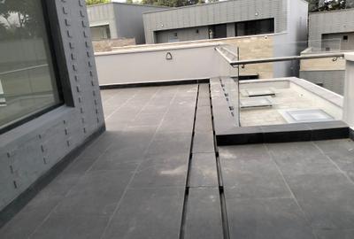 5 Bed Townhouse with En Suite in Westlands Area - 2