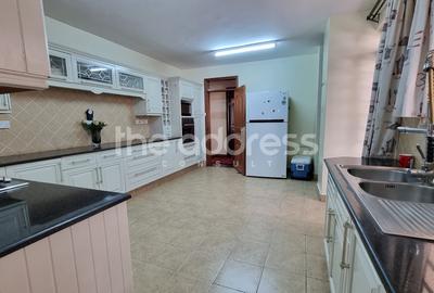 5 Bed Townhouse with En Suite in Lavington