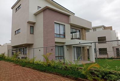 4 Bed Townhouse with En Suite in Runda