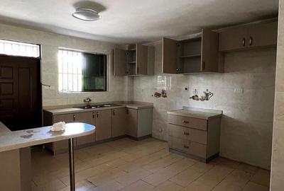 3 Bed Apartment with En Suite in Lavington