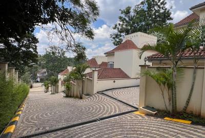 4 Bed Townhouse with En Suite in Kyuna - 2