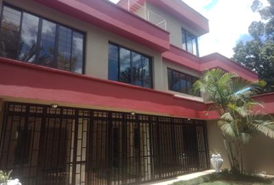 5 Bed Townhouse with En Suite in Lavington