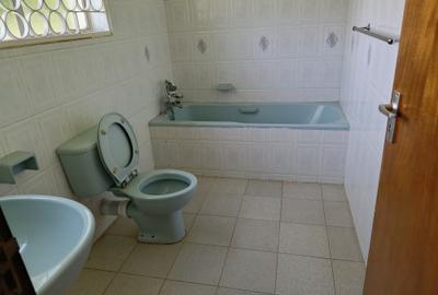 4 Bed House with En Suite at Runda