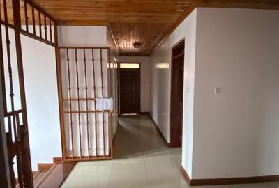 5 Bed Townhouse with En Suite in Nyari - 4