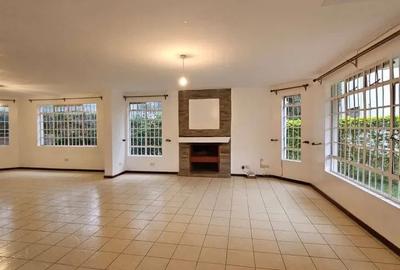 4 Bed Townhouse with En Suite in Spring Valley - 3