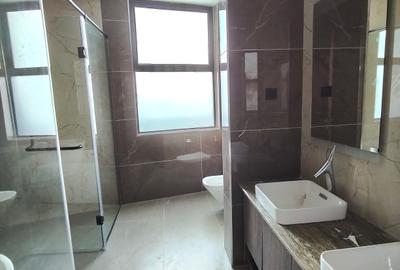 4 Bed Apartment with En Suite at Riverside - 4