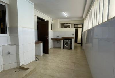 Serviced 2 Bed Apartment with En Suite in Nyali Area - 3