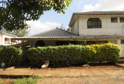 1 Bed House with En Suite at Karen Road - 4