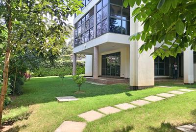 7 Bed Townhouse with En Suite in Nyari
