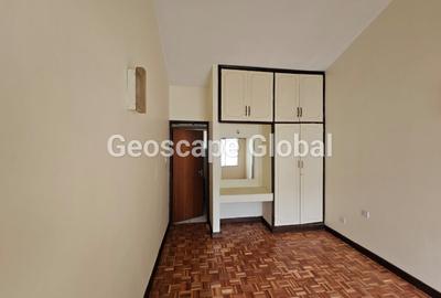 4 Bed House with En Suite in Spring Valley - 3