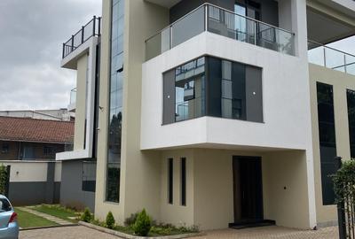 5 Bed Townhouse with En Suite in Lavington