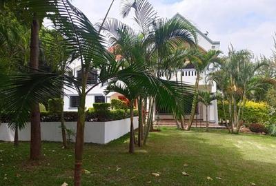 5 Bed House with En Suite in Runda