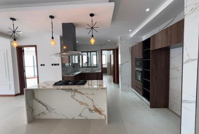 3 Bed Apartment with En Suite in Riverside - 2