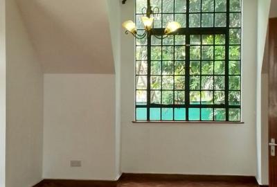 4 Bed Townhouse with En Suite in Lavington