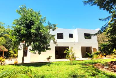 6 Bed Villa with En Suite in Diani