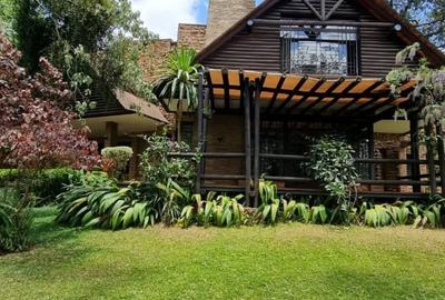 4 Bed Townhouse with En Suite in Lake View - 2