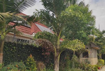 6 Bed House with En Suite in Karen - 2