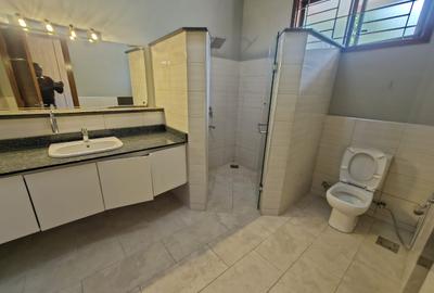 4 Bed House with En Suite in Runda