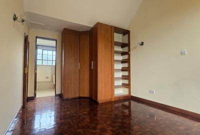 5 Bed House with En Suite in Lavington