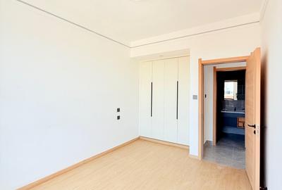 1 Bed Apartment with En Suite in Lavington
