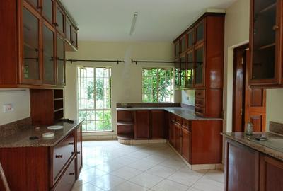 5 Bed Townhouse with En Suite in Rosslyn